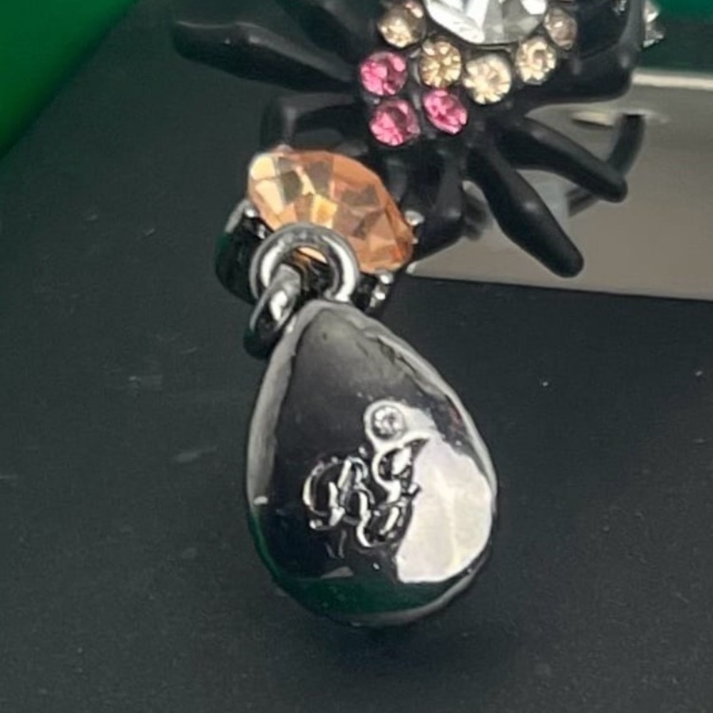 BETSEY JOHNSON Halloween Mismatched Sparkle Spider Dangle Leverback Earrings NWT - Picture 5 of 7
